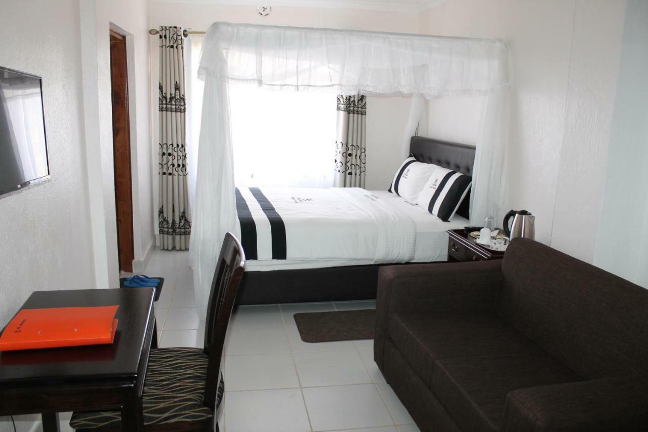 Chambai Hotel Naivasha Extérieur photo